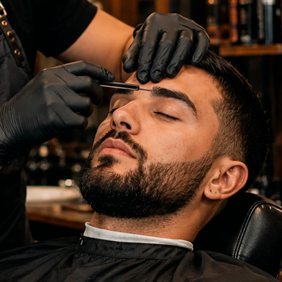 Design de sobrancelha masculina na Barbearia Santana em Rio Verde GO