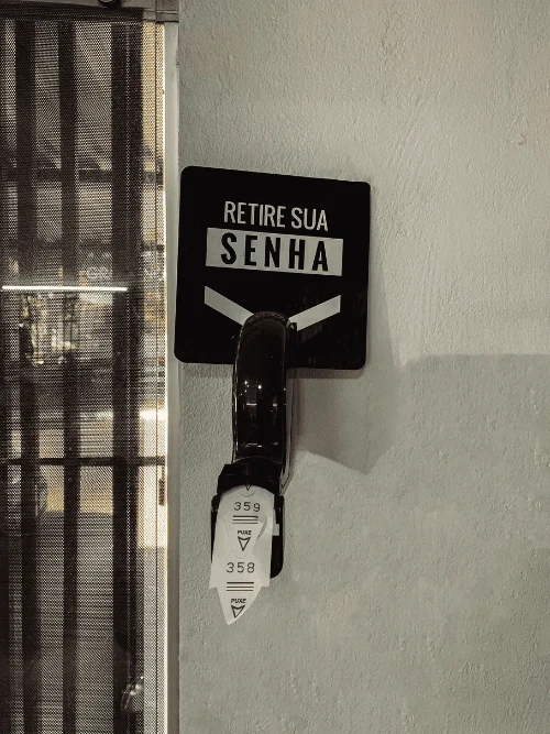 Sistema de senhas para atendimento por ordem de chegada na Barbearia Santana em Rio Verde GO